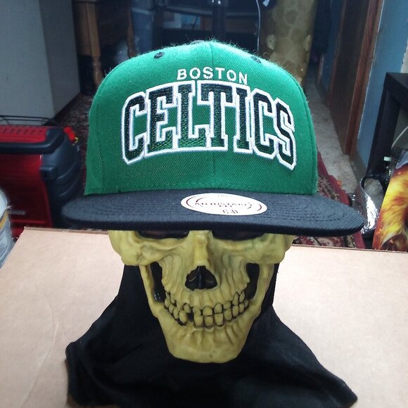 Deadstock Mitchell & Ness Boston Celtics Snap Hat Cap - Picture 1 of 8